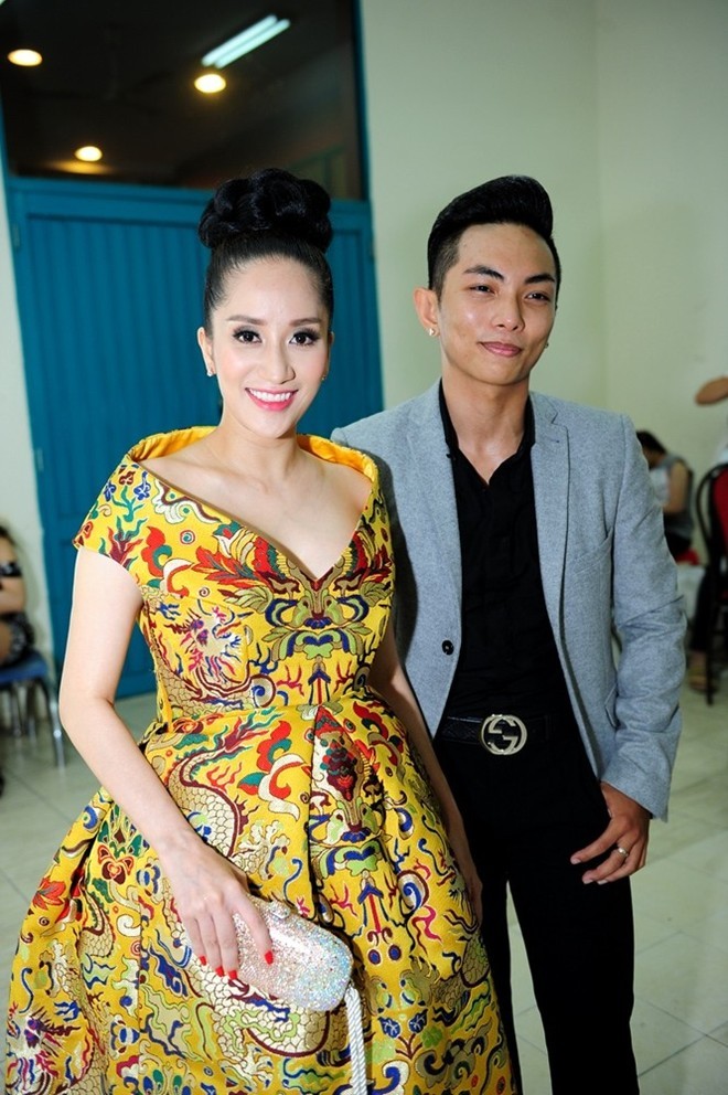 Phan Hien Khanh Thi tuoi cuoi cung di xem khieu vu-Hinh-2